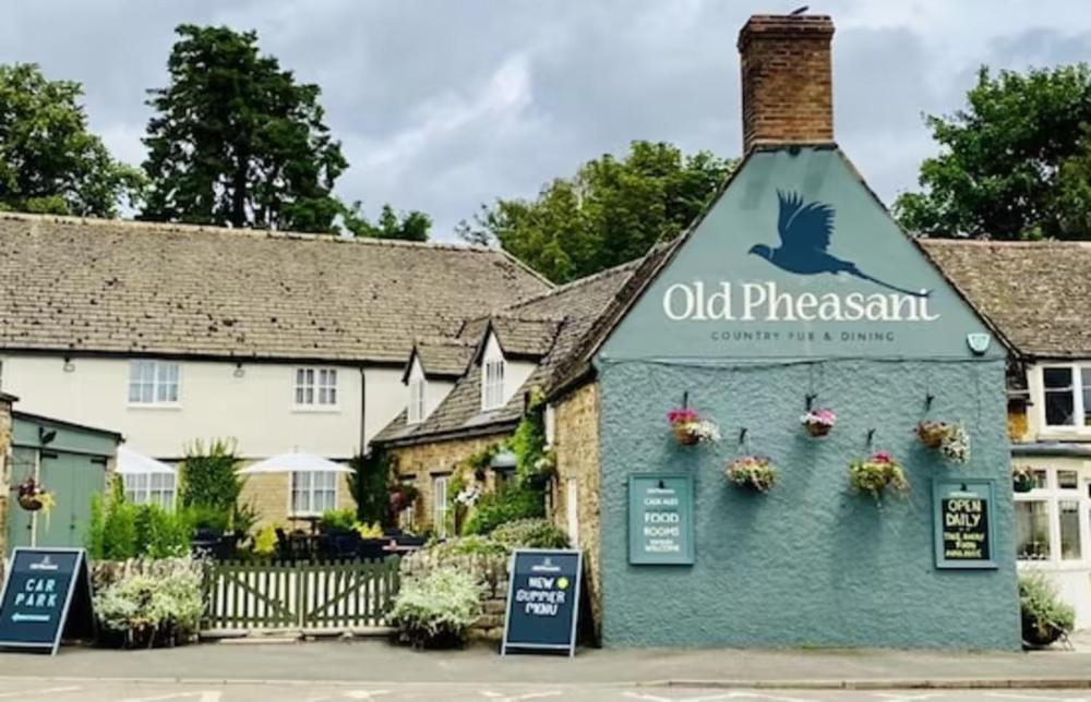 Hotel The Old Pheasant Glaston Exterior foto