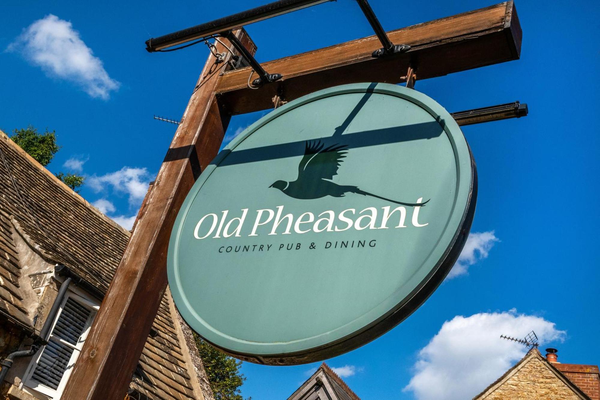 Hotel The Old Pheasant Glaston Exterior foto