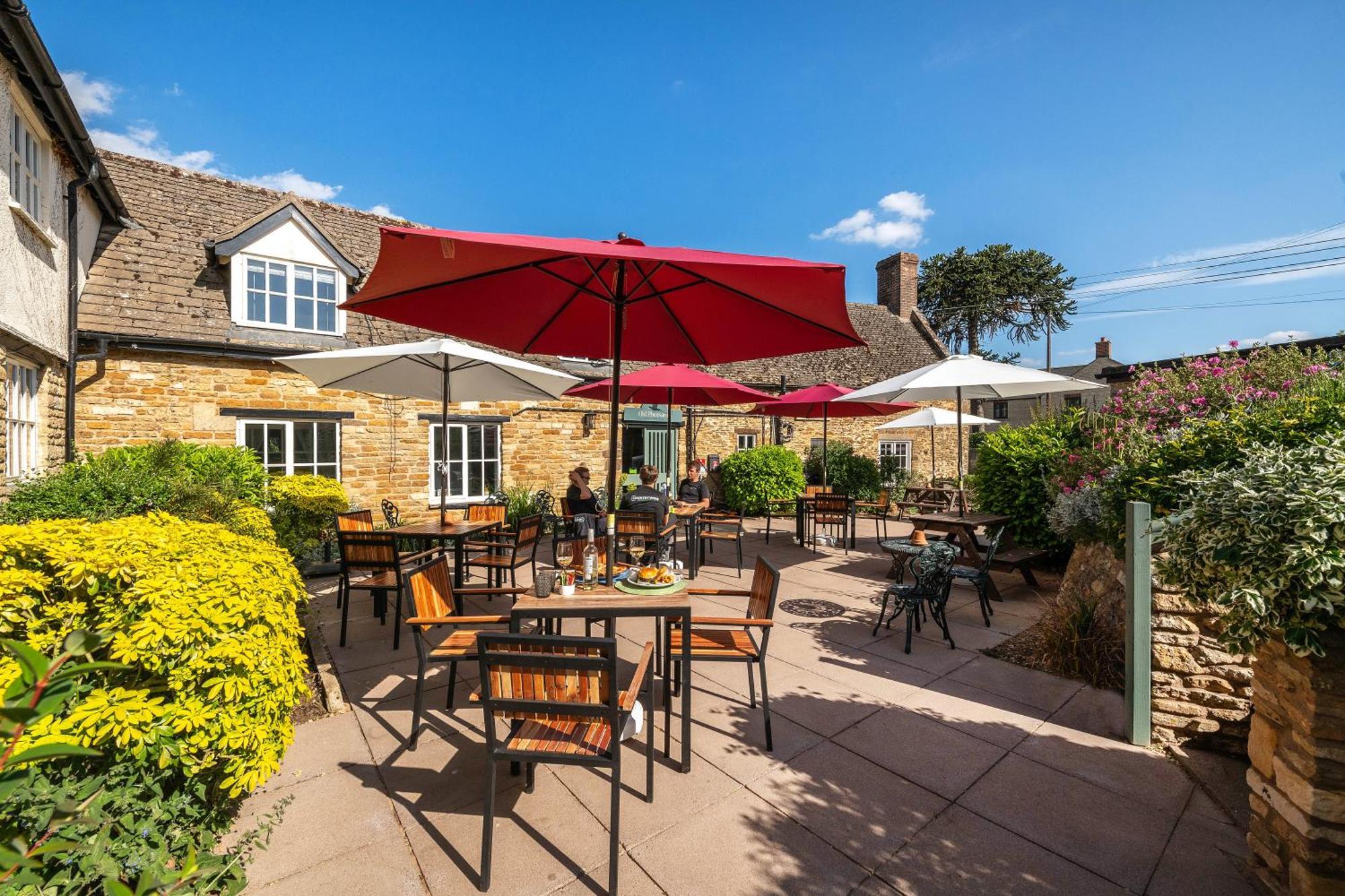 Hotel The Old Pheasant Glaston Exterior foto